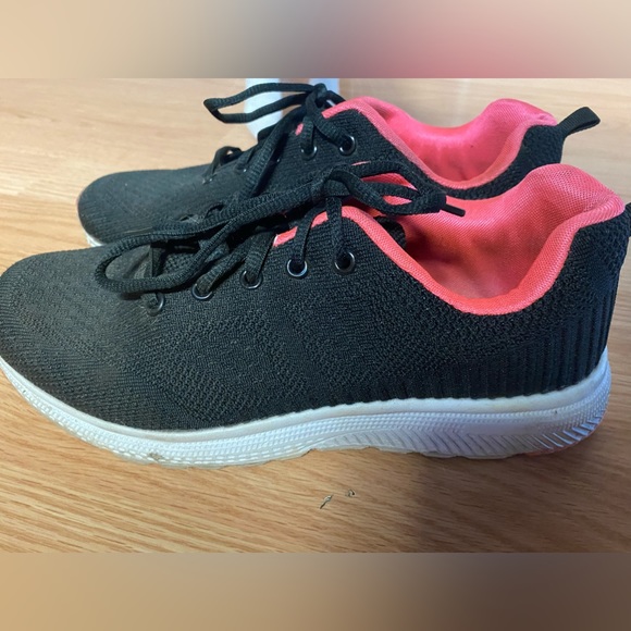 Women’s sneakers - Picture 2 of 5